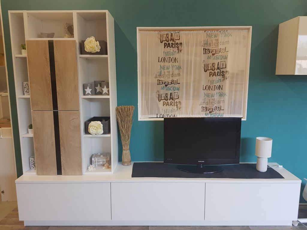 XL 1351 Wohn- und Badmöbel