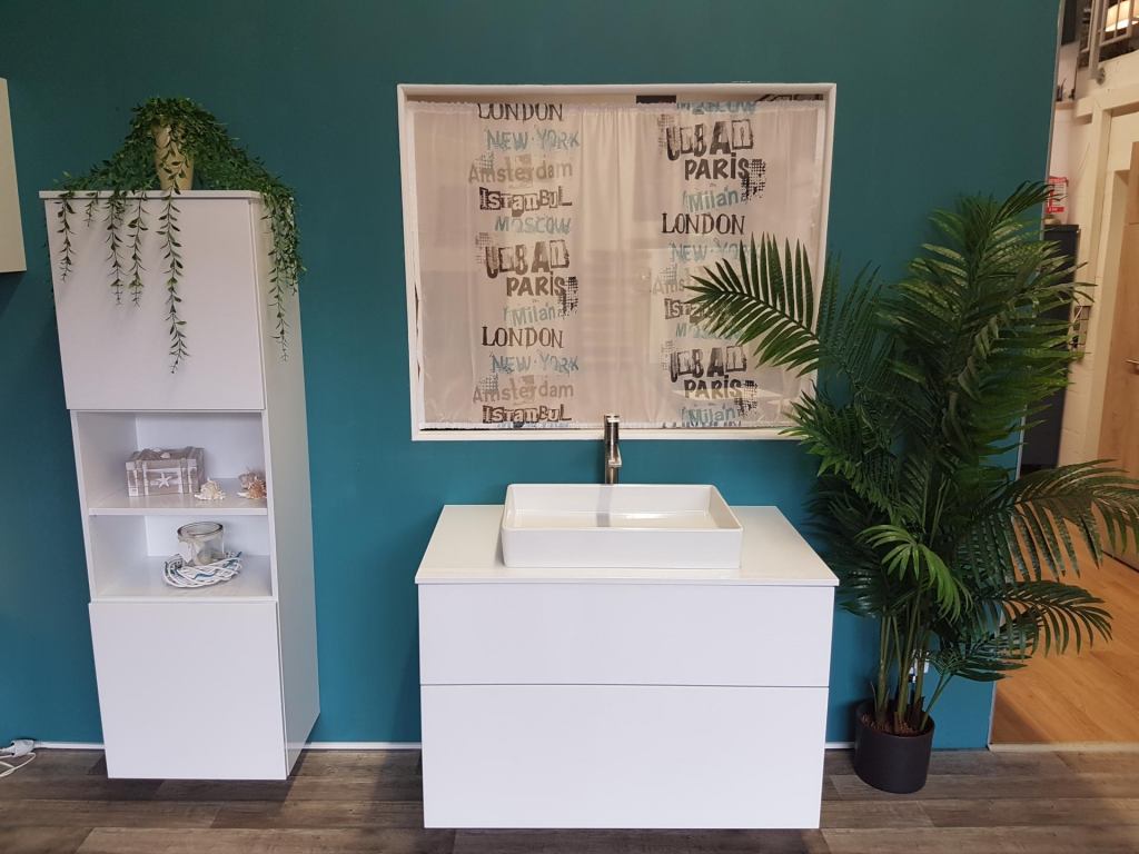 XL 4031 Wohn- und Badmöbel